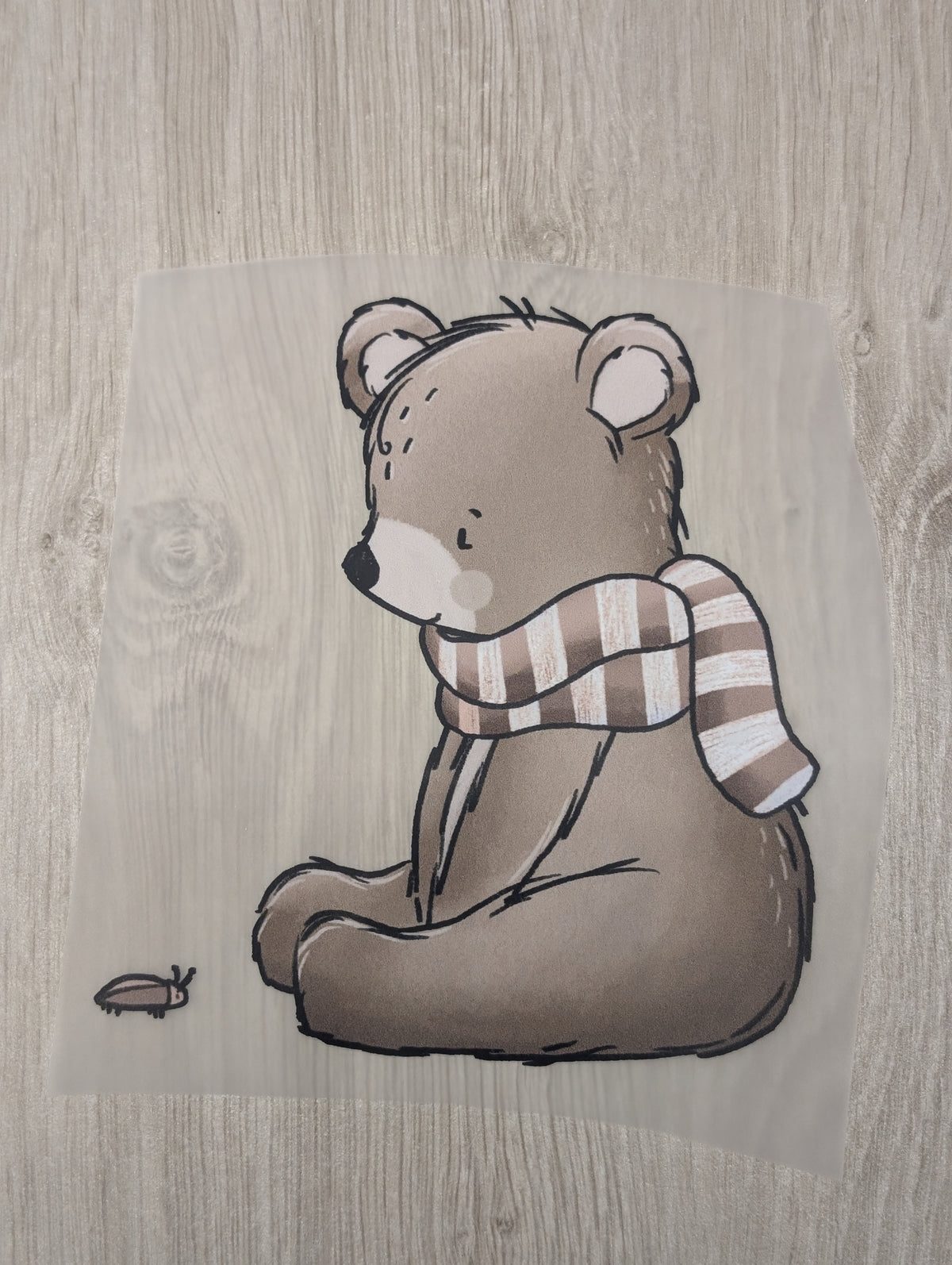Bügelbild Bärchen mit Schal & kleinem Käfer